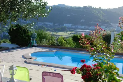 Piscine de l'établissement La Colombe ou située à proximité
