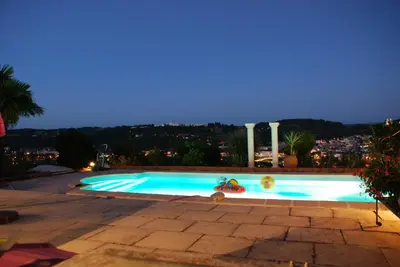 Piscine de l'établissement La Colombe ou située à proximité