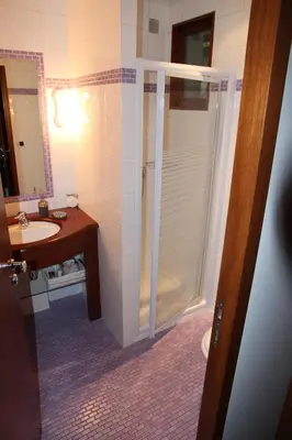 Salle de bains dans l'établissement Le Vallon de Saint André