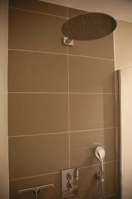 Salle de bains dans l'établissement Maison Cube