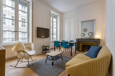 Télévision ou salle de divertissement dans l'établissement Patchwork - Furnished apartment - Downtown Lyon