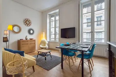 Télévision ou salle de divertissement dans l'établissement Patchwork - Furnished apartment - Downtown Lyon
