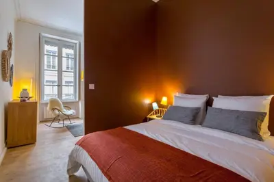 Un ou plusieurs lits dans un hébergement de l'établissement Patchwork - Furnished apartment - Downtown Lyon