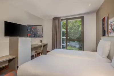 Un ou plusieurs lits dans un hébergement de l'établissement Spark by Hilton Lyon Park Saone
