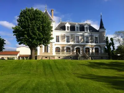 Jardin de l'établissement Eclosion Château Hôtel & Restaurant