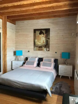 Un ou plusieurs lits dans un hébergement de l'établissement Domaine du Mont Monnet - Chambre d'hôtes & Gîte