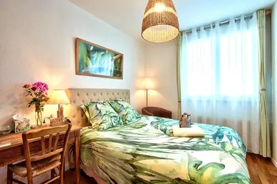 Un ou plusieurs lits dans un hébergement de l'établissement ! A découvrir ! NATURALBNB - Chambres d'hôtes zen au calme - Top confort et reposant - PARKING GRATUIT SECURISE - Garage vélos et motos - OFFERT COPIEUX PETIT DEJEUNER fait maison sucré-salé, local et bio - Accueil et convivialité garantis !