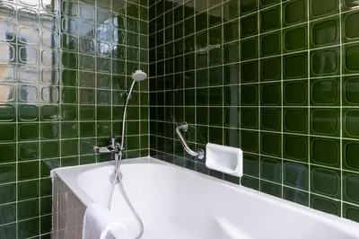Salle de bains dans l'établissement Hôtel du Helder