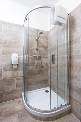 Salle de bains dans l'établissement Hôtel du Helder
