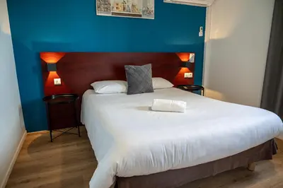 Un ou plusieurs lits dans un hébergement de l'établissement Brit Hotel Essentiel Villefranche-sur-Saône - Ex Balladins