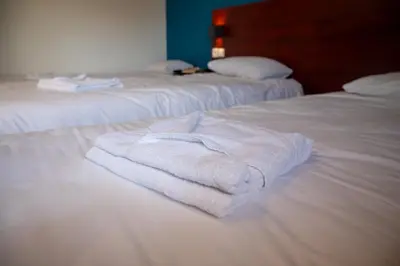 Un ou plusieurs lits dans un hébergement de l'établissement Brit Hotel Essentiel Villefranche-sur-Saône - Ex Balladins