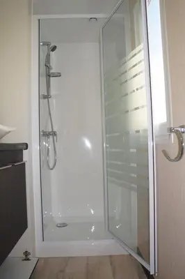 Salle de bains dans l'établissement Camping le Nid du Parc