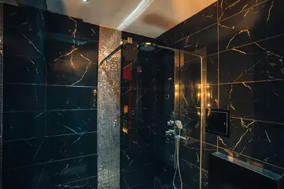 Salle de bains dans l'établissement Le Cabaret Vip SPA