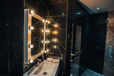 Salle de bains dans l'établissement Le Cabaret Vip SPA