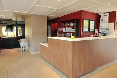 Cuisine ou kitchenette dans l'établissement Campanile Saint-Etienne Est- Saint-Chamond