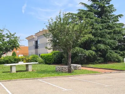 Jardin de l'établissement Campanile Saint-Etienne Est- Saint-Chamond