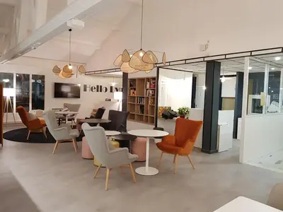Coin salon dans l'établissement KYRIAD LYON EST – Saint Quentin Fallavier