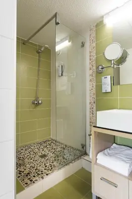 Salle de bains dans l'établissement KYRIAD LYON EST – Saint Quentin Fallavier