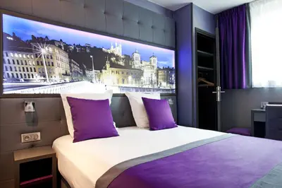 Un ou plusieurs lits dans un hébergement de l'établissement Hotel des Savoies Lyon Perrache