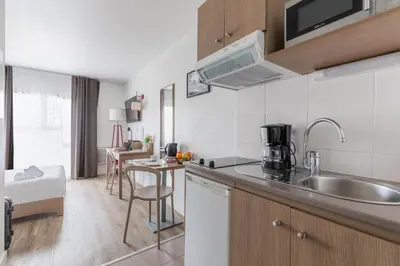 Cuisine ou kitchenette dans l'établissement Appart'City Classic Lyon Part Dieu Villette