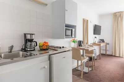 Cuisine ou kitchenette dans l'établissement Appart'City Classic Lyon Part Dieu Villette