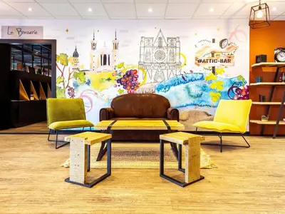 Coin salon dans l'établissement Mercure Lyon Est Chaponnay