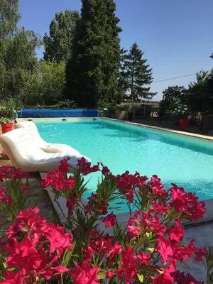 Piscine de l'établissement Chateau de Breuil en Beaujolais ou située à proximité