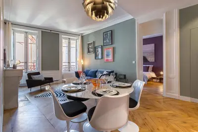 Coin salon dans l'établissement Confort - Furnished apartment - Downtown Lyon