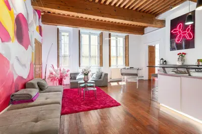 Coin salon dans l'établissement le XVI de la Rose