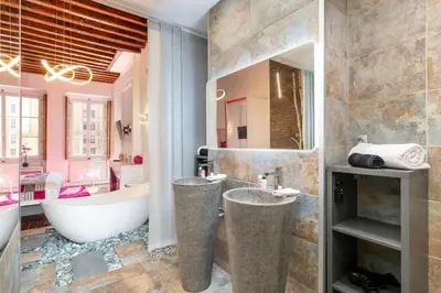 Salle de bains dans l'établissement le XVI de la Rose