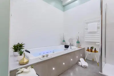 Salle de bains dans l'établissement Host Inn Peachy Sūite