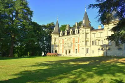 Jardin de l'établissement Château de Varambon - chambres d'hôtes et séminaires d'entreprise