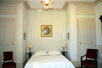 Un ou plusieurs lits dans un hébergement de l'établissement Château de Varambon - chambres d'hôtes et séminaires d'entreprise