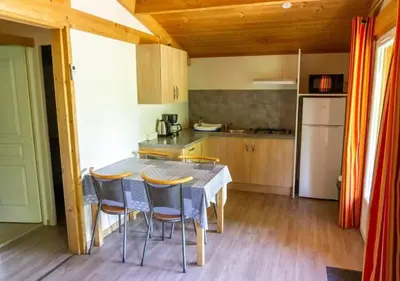 Cuisine ou kitchenette dans l'établissement Domaine des Epinettes