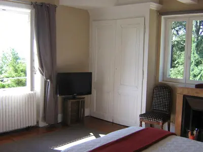 Télévision ou salle de divertissement dans l'établissement Le clos saint Genois