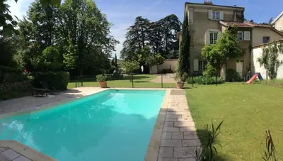 Piscine de l'établissement Le clos saint Genois ou située à proximité