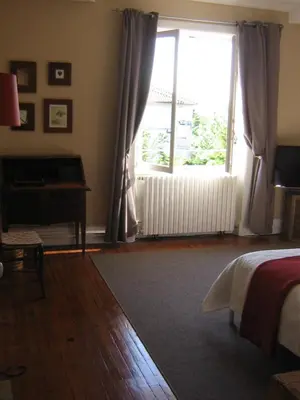 Télévision ou salle de divertissement dans l'établissement Le clos saint Genois