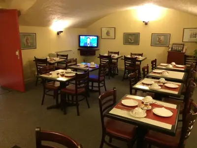 Télévision ou salle de divertissement dans l'établissement Hotel Elysée