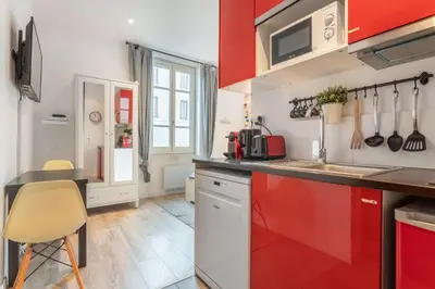 Cuisine ou kitchenette dans l'établissement Le Cocon Lumière