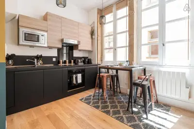 Cuisine ou kitchenette dans l'établissement GuestReady - Bohemian and Chic Studio Vieux Lyon