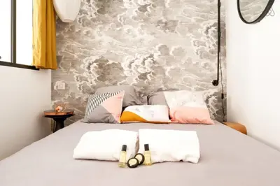Un ou plusieurs lits dans un hébergement de l'établissement GuestReady - Bohemian and Chic Studio Vieux Lyon