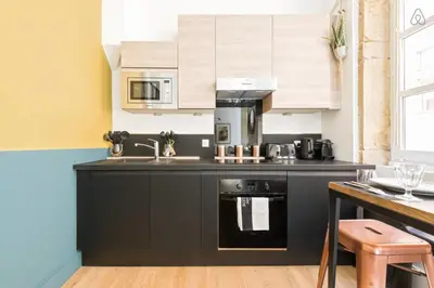 Cuisine ou kitchenette dans l'établissement GuestReady - Bohemian and Chic Studio Vieux Lyon