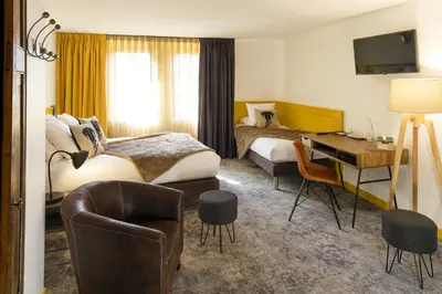 Un ou plusieurs lits dans un hébergement de l'établissement Contact Hôtels Le Savigny & Spa