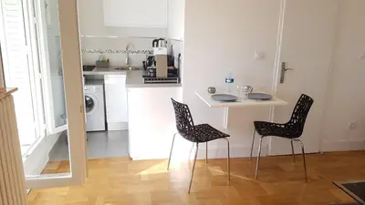 Cuisine ou kitchenette dans l'établissement PLEIN SUD Terrasse Garage Netflix Climatisation