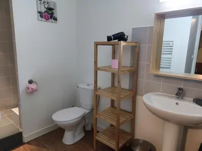 Salle de bains dans l'établissement Les Pierres Folles