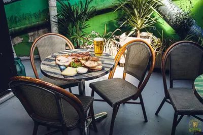 Nourriture dans l'hôtel ou à proximité