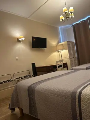 Un ou plusieurs lits dans un hébergement de l'établissement Hotel Azur