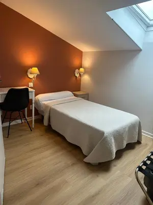 Un ou plusieurs lits dans un hébergement de l'établissement Hotel Azur