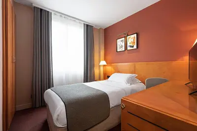 Un ou plusieurs lits dans un hébergement de l'établissement Hôtel Des Artistes