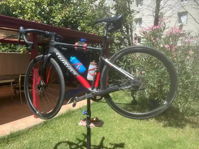 Vélo sur le terrain de l'établissement Villa Seignemartin ou dans les environs